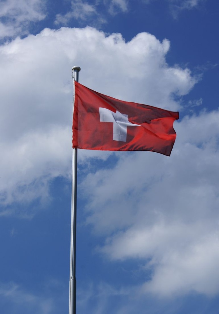 Standard Fahnenmast mit Schweizerfahne